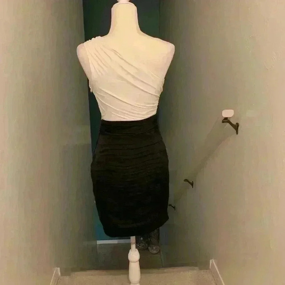 Express one shoulder ruched dress size 2 - Picture 5 of 7
